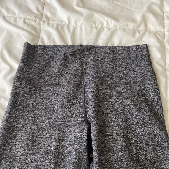 Lululemon Wunder under high-rise leggings color: Heathered black. size: 8 - Picture 4 of 4